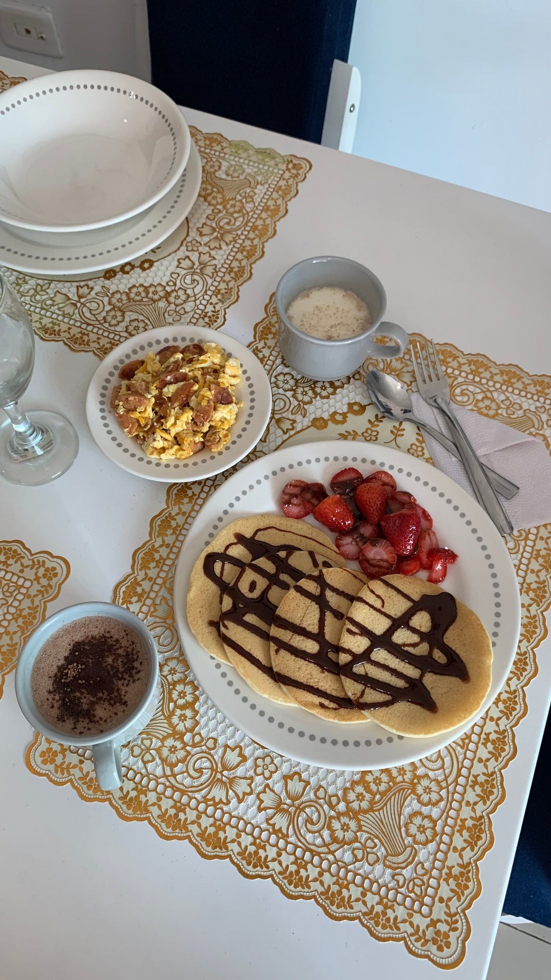 Domingos en familia: El arte de saborear las mañanas sin prisa y el encanto del desayuno compartido